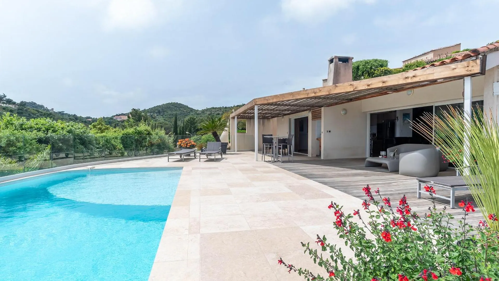 Maison Villa Contemporaine Vue Mer A Hyeres Var contacts